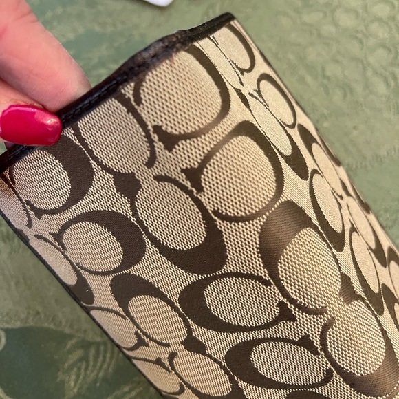 Coach Signature C Canvas Leather Brown Checkbook Cover wallet- Like new - Picture 4 of 6